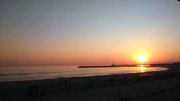comme chaque année, j'ai beaucoup de plaisir à photographier les couchers de soleil sur la mer...