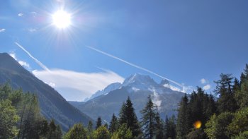 La chaine de l'Himalaya en Asie a son Mont Everest, en France  dans les
Alpes Françaises, nous avons notre merveilleux Mont - Blanc.