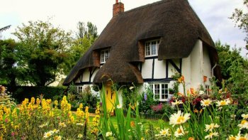 Une chaumière est une maison traditionnelle faite avec un toit en chaume (paille de blé ou de seigle..). Voici une sélection des plus belles chaumières d'Angleterre. Et vous, connaissez-vous des régions connues pour ses chaumières en France ?