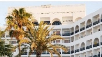 Un hôtel de luxe tunisien se transforme en partie en Ehpad pour accueillir les personnes âgées   
voila une belle idée !! à quand  chez nous ?(pour le même tarif  dejà en vigueur ici )?
j'ai trouvé ce sujet intéressant il vaut qu'on s'y arrête ,
,sans aucune idée de 'pub " de ma part