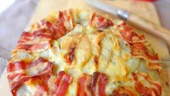 Voici une belle recette de gâteau de pommes de terre savoyard par notre chef lucciolo !