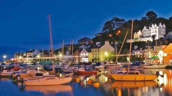 Du Nord au Sud de la France, longeons les côtes pour aller à la découverte de quelques ÎLES. 