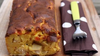 Un cake salé sans farine, ni beurre, ni huile c'est possible ? Absolument, il suffit de détourner un sachet de purée en flocons.....