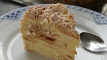 Je vous invite à visionner la recette du napaléon en images...