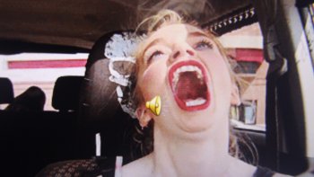 "Cette potion magique "qui illumine nos vies & nous relie le "uns aux autres" dans un
    échange de "sourires et de rires inoubliables"""....