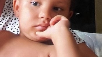 Je me suis permis de mettre des mots dans la bouche de notre petite fille Alyssa.
Peut être que ces mots et ce visage vous combleront de bonheur ...
C'est si beau, un enfant !