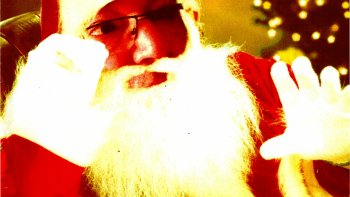 Sur un medley de morceaux de Noël que j'avais enregistré pour le Canada il y a bien longtemps. 
Aujourd'hui, c'est pour vous ! Joyeuses Fêtes !