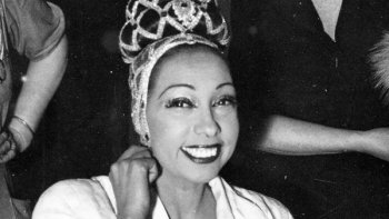 « "J'ai deux amours' .Mon pays et Paris ».Par eux toujours mon cœur est 
ravi, Joséphine Baker nous inspire encore  aujourd'hui »...