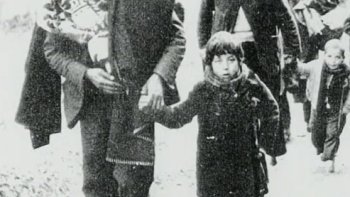 La retirada désigne l'exode qui conduisit, de fin 1938 au début de 1939, environ 500 000 personnes à passer la frontière catalane (pour l'essentiel au Perthus) pour fuir le franquisme. La suite? je n'ai pas d'autre valeur ajoutée que d'insérer la vidéo, elle parle d'elle même