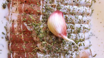 Comment donner du moelleux à votre rôti, Bonne vieille recette du temps passé. Le secret des grand-maman consistait le faire cuire dans du lait. Ce plat est un vrai délice. ( vous pouvez le parfumer, à l'ail, au thym ou à la sauge. )