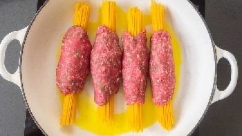 La recette de grand-mère ! Pas de four ! Simple et délicieux ! Vous aurez envie de le cuisiner encore et encore ! Une recette sans four incroyablement facile et délicieuse que vous pouvez faire à la maison. Une recette qui vous surprendra, vous et votre famille avec son goût inégalé. Tout le monde sera émerveillé par cette recette créative et délicieuse. Cuisinez avec joie ! Cuisinez avec amour !