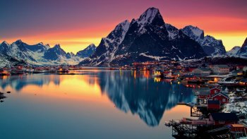 En Scandinavie, la NORVÈGE est le royaume des Fjords, l'océan n'est
jamais loin ; c'est aussi le pays des Vikings, et de ces êtres étranges que
l'on appelle "Trolls". 
Une balade au pays du Cap Nord.