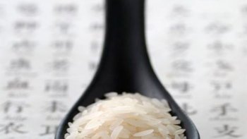 En 1920, un forgeron du village d'Alaquàs,. Garcia Montero, commence l'industrialisation de ce plat à base de riz rond. Connu dans le monde entier et décliné en des nombreuses variantes.