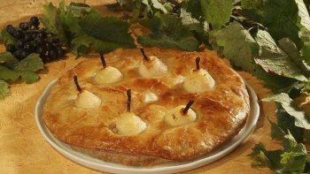 Dans le Bourbonnais, c'est un gâteau aux poires, macéré dans un mélange de sucre, du lait,  et d'alcool, dont les fruits sont piqués droits dans la pâte comme on  « pique un chêne en terre » , d'où son nom.