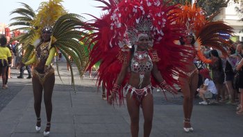 Avec la participation de la compagnie des quidams, Oba Brazil, Remue ménage, sur le thème : cabaret.


