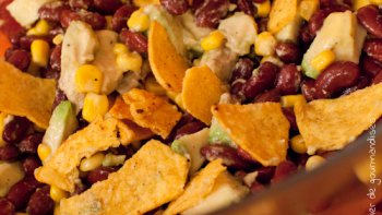 Salade idéale pour les pique-nique et qui change des traditionnels taboulés. Elle a plein de couleurs, on voit qu'elle vient du Soleil !