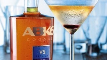 Notre chef ordissinaute Lucciolo passe de l'autre côté du bar pour nous proposer la recette d'un cocktail !