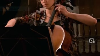 La musique, n'en déplaise aux critiques musicaux, ne se commente pas.
Elle s'écoute. Elle se savoure. La musique est une des formes du Silence Religieux. Surtout celle de Schubert.
Alors, fermez les yeux et écoutez!
