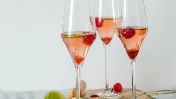 Youpi  !  sans plus attendre, à consommer avec modération sous un Parasol à l'ombre.