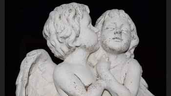 Ce fut ma première parution humoristique en 2014!
L'ange de la tendresse, va rendre compte dans le ciel, ,des amours de la terre!(ce n'est que de l'humour!)Loin de moi,la pensée, de joutes philosophiques