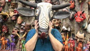 1---Le Guatémala....Ville principale Guatémala City....Population 14.341.000 habitant
    Président   Jimmy Morales....