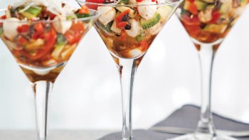 Un antipasto à l'Italienne est toujours bien apprécié en entrée. - Le Bocconcini est un fromage Italien de la provence de Naples à base de lait de bufflone que vous pouvez remplacer par de la Mozzarella.