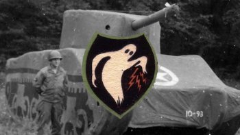 L'incroyable histoire de l'Armée fantôme, ces artistes qui ont dupé les nazis avec des tanks gonflable à Plabennec. !