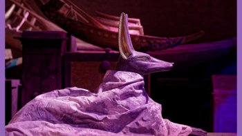 en partage avec ceux qui aiment l'histoire  de l' Egypte et  des Pharaons  ,,,,
 après 20 ans d’attente, le Grand Musée égyptien ouvrira bientôt ses portes aux pieds des pyramides de Gizeh (fin 2023)