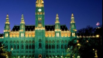 Devinez la ville, dans cette  balade  nocturne?la réponse  est inscrite à l'image suivante...