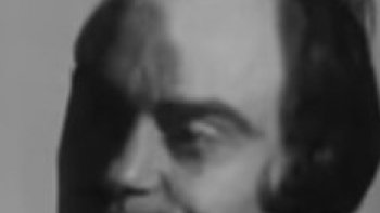 Qui ne se souvient pas   de cet "artiste " ,,? et de ce numéro  comique  "en duo"  "
je l'ai  retrouvé avec plaisir ,,ravivant des souvenirs d'enfance,,,j'étais en 5em et j'avais le droit de regarder  la télé (en noir et blanc ) le samedi soir...
certains diront que c'est  "ringard "  ,,..les temps ont changé...
.mais les souvenirs restent