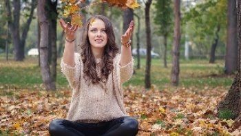 improvisation........par  temps morose....En une demi-heure je n'ai pu refaire le monde! pour le repeindre  en  rose .........Oderay