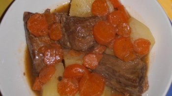 Recette d'antan, cette fois doucement mijotée dans une sauce au vin.