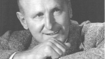 je partage avec vous cette video ,car cet immense acteur a le don de chasser les idées sombres ,,,un grand monsieur qui savait tout faire,,danser, chanter jouer au théâtre  ,au cinéma ,, nous donner de l'émotion  , nous faire rire ou  tenir un rôle trés sérieux...de la tactique du gendarme au cercle rouge en passant par 
l'opérette .il nous aura tout donné de son immense talent...
lorsque j'ai le bourdon ...j'écoute les "abeilles " bzz bzz bzz ou cette video et le sourire revient ..