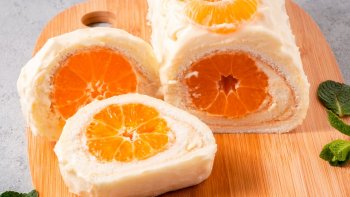 Une délicieuse bûche de Noël originale et fruitée, faite maison ! De qoi se régaler pour les fêtes en famille ou entre amis.