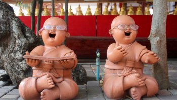 Au" bout d'à"  moment , ça fait du bien de rire ! Vous n'êtes pas d'accord ?
Pour commencer 6 blagounettes ....
Et ensuite un petit diaporama " culturel" .
Le tout pour votre " bien "... Je trouve que je vous gâte,  cadeau du Père Joël !