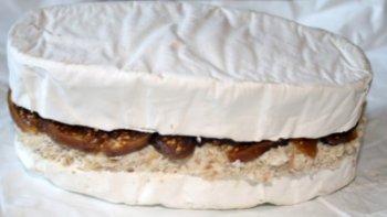 Pour couper plus facilement votre fromage en 2, réservez-le au congelateur 30 minutes avant la préparation. Il sera ainsi plus dur sans pour autant être congelé.