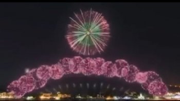  Splendide

Cependant, les feux d'artifice ont été préparés à Tokyo pour la cérémonie d'ouverture des Jeux Olympiques de cette année, mais à cause du COVID-19, les jeux ont été reportés.
 Ces feux d'artifice n'ont pu être stockés jusqu'en 2021, ils ont donc été exposés et tirés il y a quelques jours sous le magnifique mont Fuji.

Cette vidéo est définie sur l'ouverture de Guillaume Tell, alors augmentez le son.
