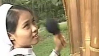 Etonnante prestation  que celle de ces religuieuses   qui   "Jouent sur des bambous "
 et interprètent  la chanson  de  JOSH GROBAN 2004 
 " You  raise  me  up "  (Tu m"élèves)...






