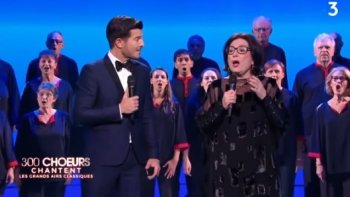 À tous ceux qui espèrent  revoir le soleil et le ciel bleu ,,,à tous les peuples qui souffrent 
  
2 vidéos pour  que les voies du ciel nous entendent  et que les voix des anges arrivent  jusqu'aux  hommes  de bonne volonté pour que revienne la PAIX,et que  plus tard  nos "petits " vivent "sans les armes à la main"...

