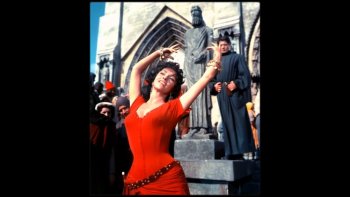 "Séduisante est une femme' quand un homme sait qu'elle est femme..!
_GINA LOLLOBRIGIDA.

