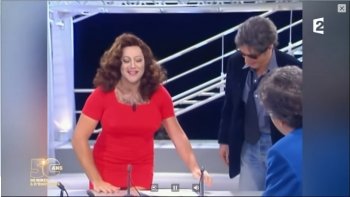 "Un voyage déjanté dans l'absurde... Êtes vous prêts à plonger dans l'univers
  loufoque' et hilarant de ces artistes....