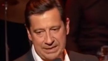 LAURENT GERRA  imite  Fabrice Lucchini   ...avec talent et humour grinçant  
.cette parodie m'a beaucoup amusée 
car je fais partie des "ringards )   et je   le revendique ..la technologie je suis d'accord
mais pas en être esclave ..