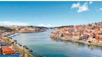 
 Le Douro, fleuve impétueux, serpente et découpe une vallée aux versants abrupts et granitiques formant un cadre grandiose et sauvage. Le travail et la persévérance des hommes ont façonné les terrasses fertiles et les merveilles d’art paysager qui s’étagent sur ses pentes. Couverte de vignes, la région produit ce qui fait la richesse de la ville qui porte son nom : le porto et le vinho verde. 

2 PETITES VIDÉOS  pour voyager dans son fauteuil 