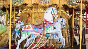 Sur une composition musicale de Joël HANNIER : " FAIS MOI LA COUR "