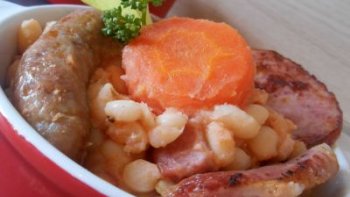 La recette est une variante du cassoulet traditionnel, facile à faire et rapide comme on l'aime........