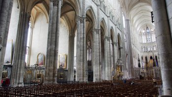 La cathédrale d’Amiens, de style gothique, est la plus grande cathédrale de France ! Elle a été construite au cours du XIIIe siècle.