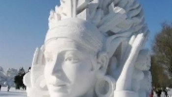 Des constructions originales ,inattendues,, imposantes ,,qui ont demandé un savoir faire
et beaucoup  de patience ,,,et de minutie ..