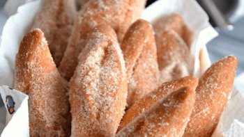 Les cuisses de dames ou Schankala / Schenkele sont des beignets de forme oblongue d'origine Alsacienne «rappelle» une cuisse de femme. Dans le Jura, on les appellent « pieds de chèvre »