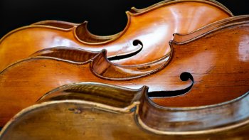 1 - Regardez et écoutez.
2 - Réécoutez en fermant les yeux.