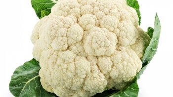 Ces délicieuses boulette de viande avec du chou-fleur et du bacon constituent un dîner parfait. Une excellente recette pauvre en glucides avec notre chou préféré. !